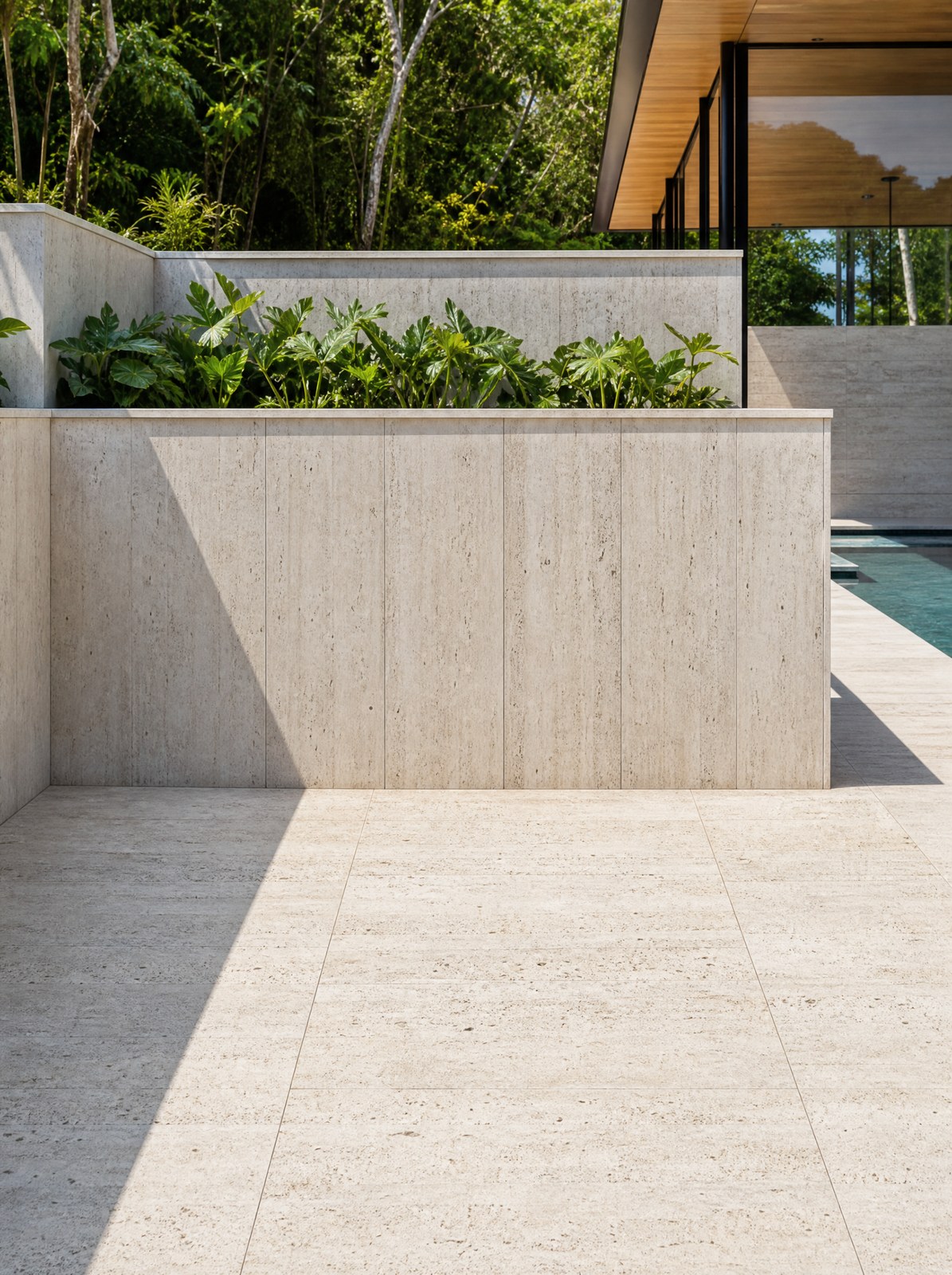 Travertino Romano Light aplicado. Piso e revestimento, áreas internas e externas