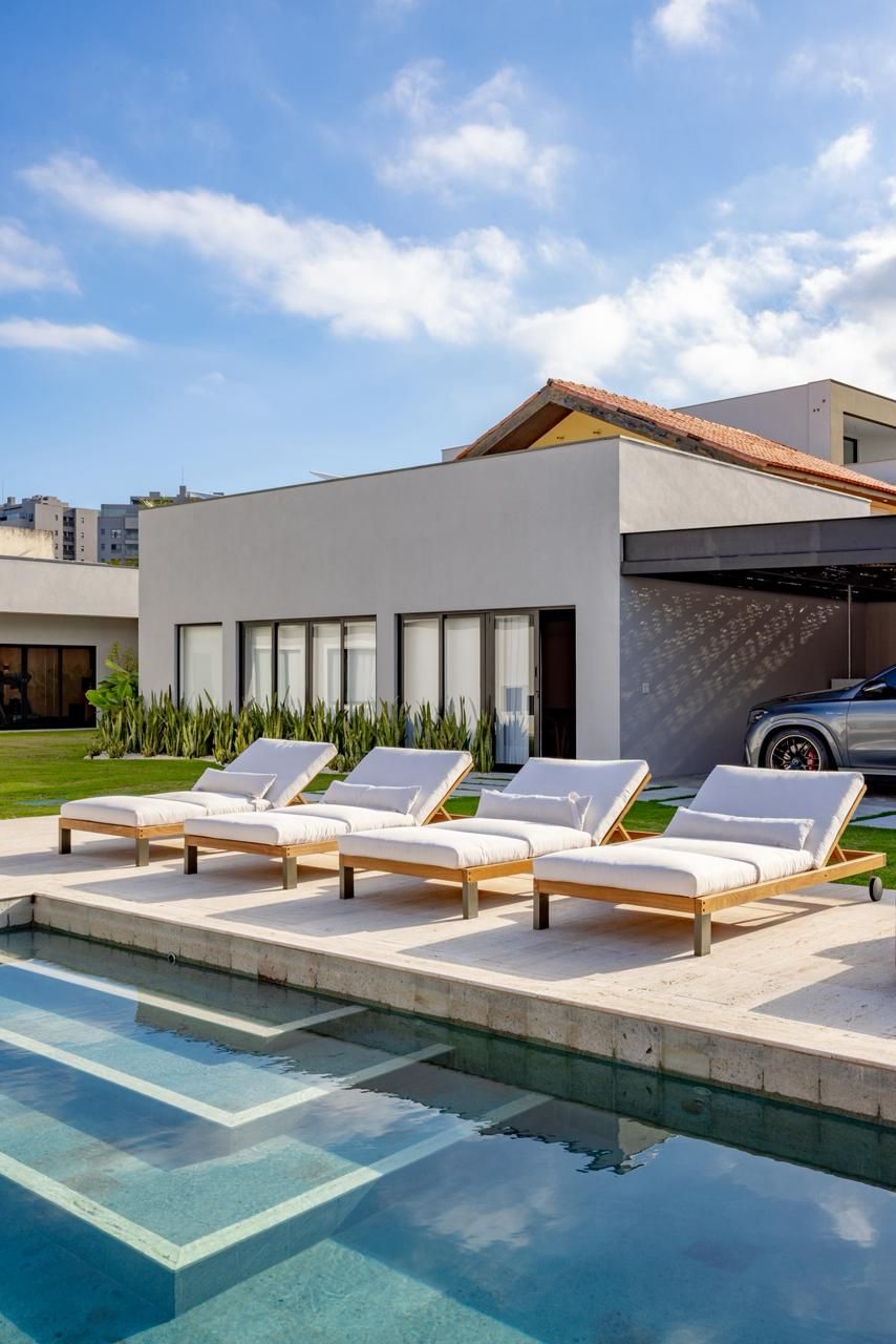 Travertino Romano Light aplicado. Piso e revestimento, áreas internas e externas