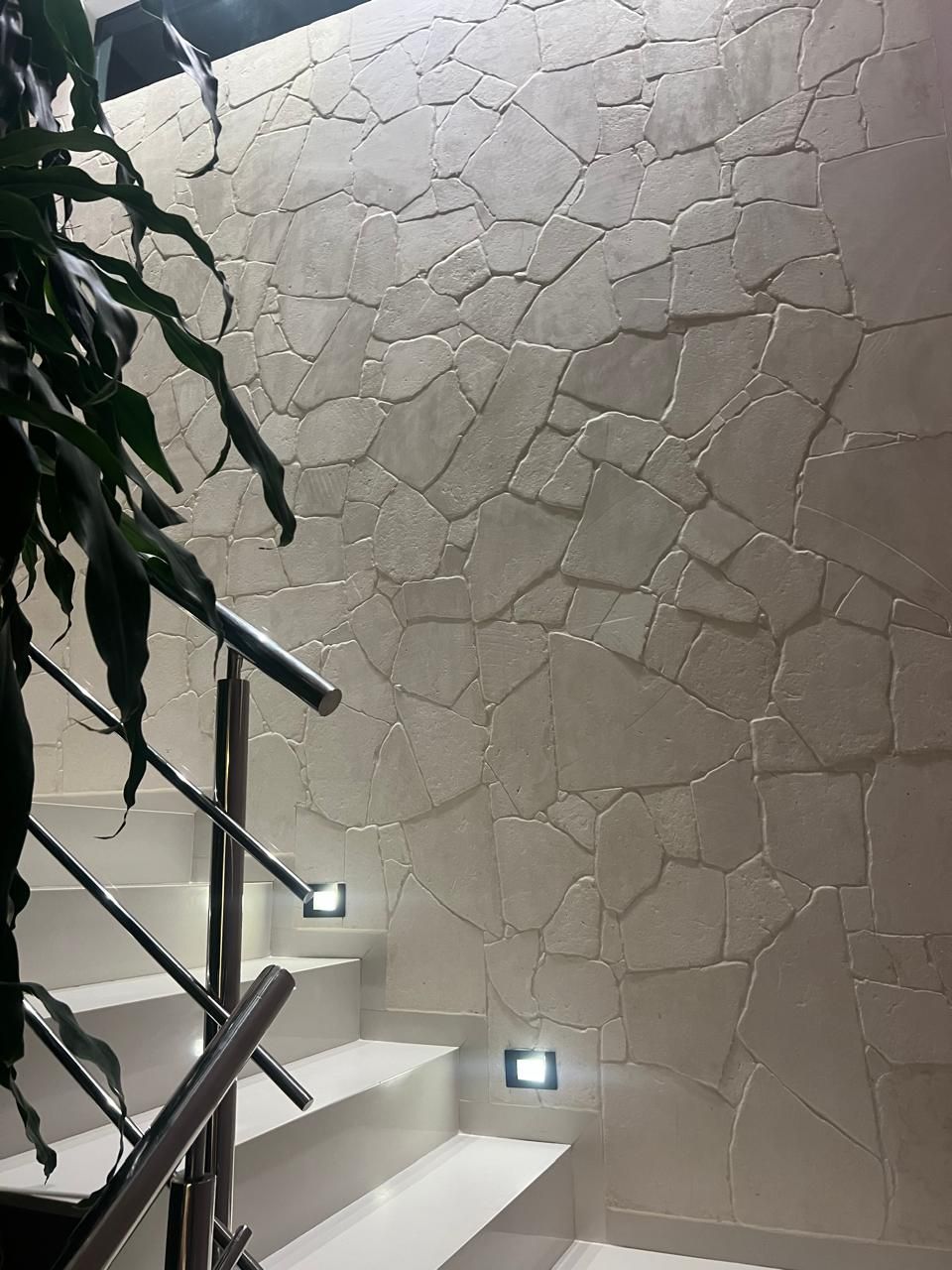 Limestone Orgânico Anticato aplicado — Caminhos, jardins e áreas externas