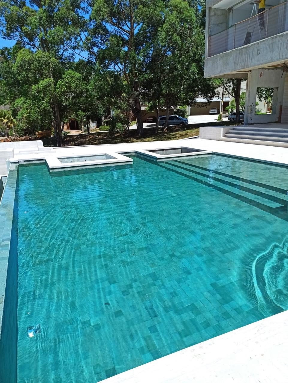 Pedra Hijau Lisa aplicada. Piscinas, bordas e áreas molhadas
