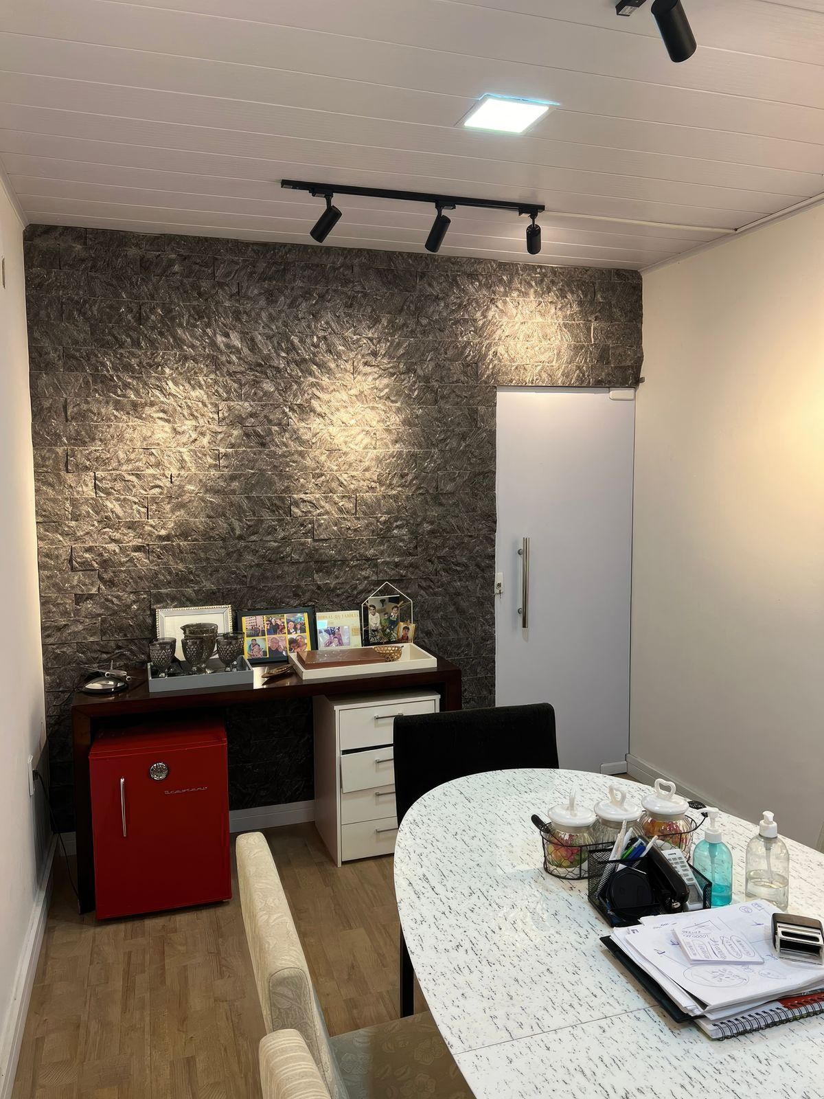 Rock Face Matrix aplicado — Paredes de impacto, internas e externas