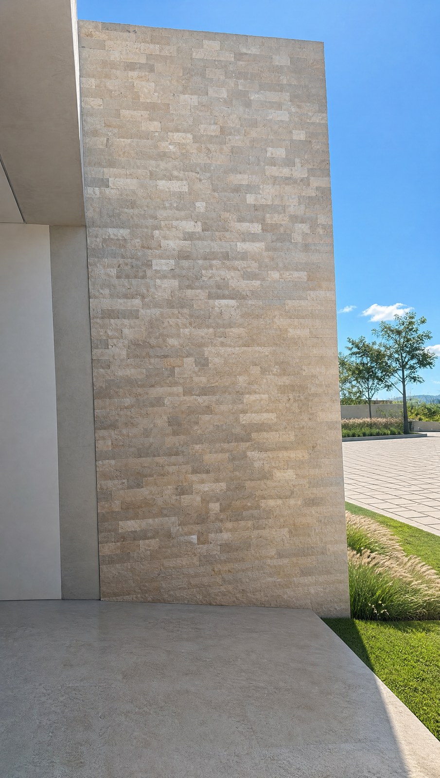 Rock Face Travertino Romano Light aplicado. Fachadas, muros e paredes de destaque