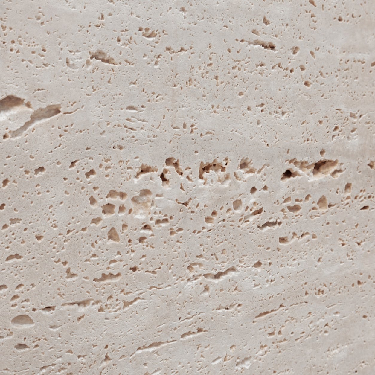 Textura em close do Travertino Navona, de fundo claríssimo, quase marfim, e poro aberto